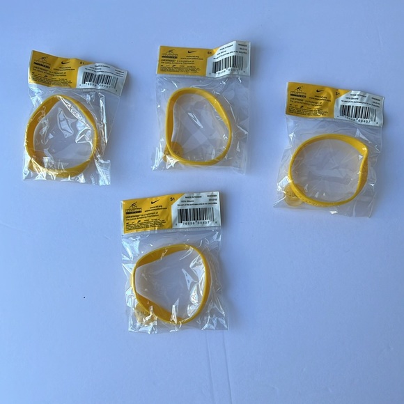 Yellow LIVESTRONG Bracelets a Set 4. #577 - Picture 2 of 2